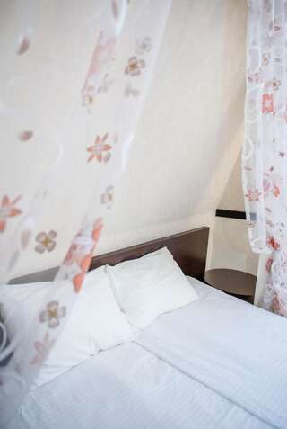 Гостиница Аваллон Адлер Стандартный двухместный номер с 1 кроватью или 2 отдельными кроватями-1